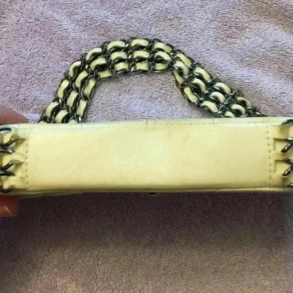 Chanel handbag - Picture 3 of 6